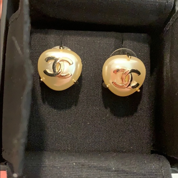 CHANEL Jewelry - Chanel pearl gold earrings